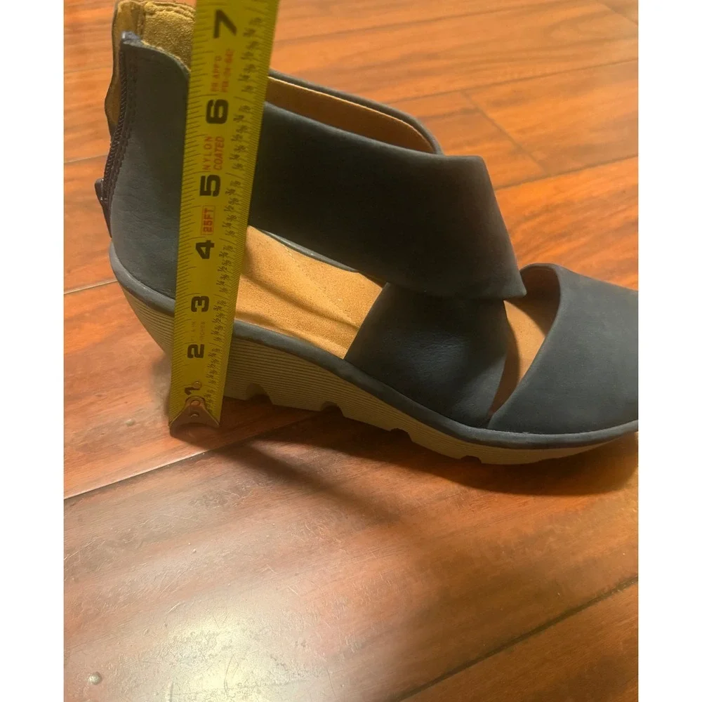 Clarks Artisan Navy Blue Leather Wedge Sandals Cross Strap Back Zip 26122947 9M